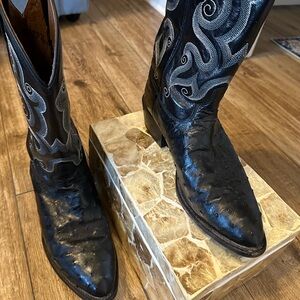 Tony Lama men’s full quill ostrich cowboy boots. Size 10.5